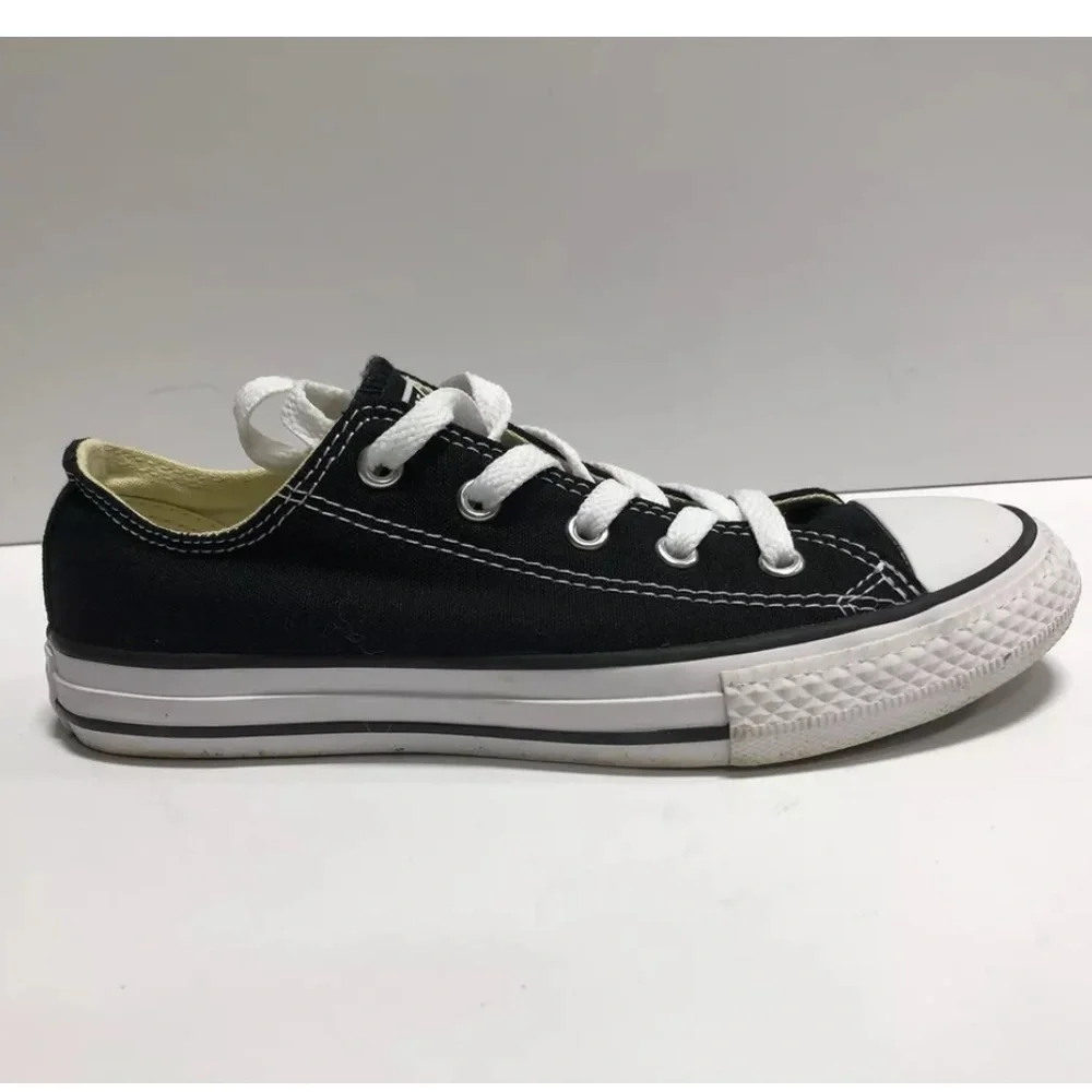 Converse Youth Chuck Taylor All Star Low Top Sneakers Black, Girls’ Size 2 M.